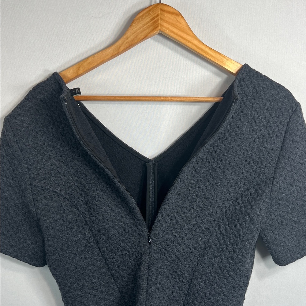 Ann Taylor Gray Knit Short Sleeve Peplum Sweater Top size S NWT - Picture 4 of 5